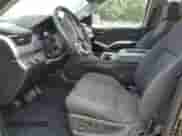 2020 Chevrolet Tahoe LS z VIN 1GNSKAKC3LR186737, wystawiony jako Copart lot #59586015 z przebiegiem 62 446 mil mil oraz Szkoda całkowita • Salvage title. Historia ofert i sprzedaży dostępna na DreamBid. Obrazek 7.
