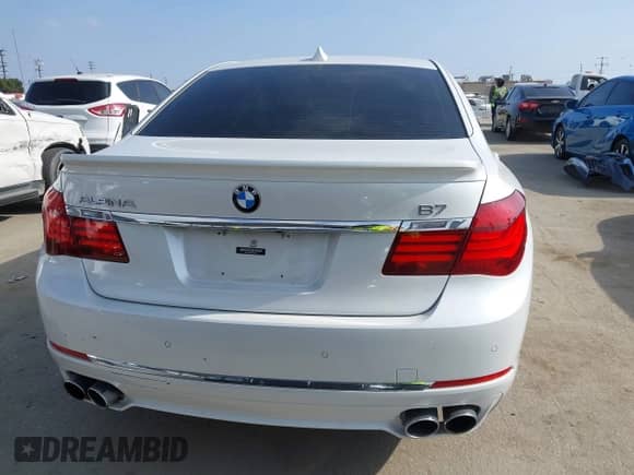 2015 BMW 7 Series 750Li с VIN WBAYE8C52FD785162, выставлен на аукционе IAAI как лот 42121389 с пробегом 88 783 миль миль и . История ставок и продаж доступна на DreamBid. Изображение 16.