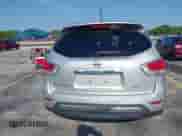 2015 Nissan Pathfinder SL с VIN 5N1AR2MNXFC617601, выставлен на аукционе IAAI как лот 42335005 с пробегом 121 903 миль миль и . История ставок и продаж доступна на DreamBid. Изображение 17.