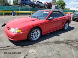 1996 Ford Mustang GT z VIN 1FALP45X0TF191531, wystawiony jako Copart lot #64240525 z przebiegiem 109 899 mil mil oraz Szkoda całkowita • Salvage title. Historia ofert i sprzedaży dostępna na DreamBid. Obrazek 1.