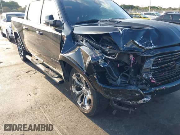 2019 Ram 1500 Laramie with VIN 1C6RREJT7KN792423, listed as a IAAI auction lot 43058571 with 118,086 mi miles and . Bid and sale history available at DreamBid. Image 6.
