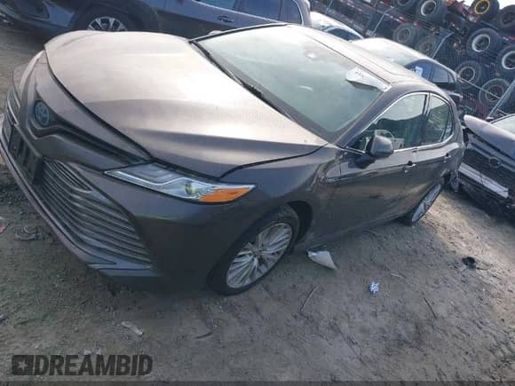 2020 Toyota Camry Hybrid XLE z VIN 4T1F31AK7LU525329, wystawiony jako IAAI lot #42515706 z przebiegiem 76 763 mil mil oraz . Historia ofert i sprzedaży dostępna na DreamBid. Obrazek 2.