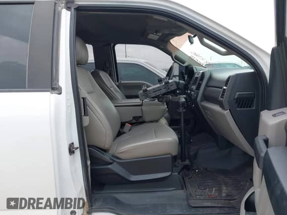 2019 Ford F-250 XL z VIN 1FT7X2B62KEC81439, wystawiony jako IAAI lot #43143386 z przebiegiem 148 419 mil mil oraz . Historia ofert i sprzedaży dostępna na DreamBid. Obrazek 5.