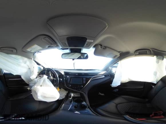 2020 Toyota Camry SE z VIN 4T1G11AK5LU380494, wystawiony jako IAAI lot #43567593 z przebiegiem 13 112 mil mil oraz . Historia ofert i sprzedaży dostępna na DreamBid. Obrazek 18.