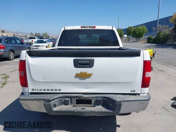 2012 Chevrolet Silverado 1500 LS z VIN 3GCPCREA5CG195542, wystawiony jako IAAI lot #42394304 z przebiegiem 246 628 mil mil oraz . Historia ofert i sprzedaży dostępna na DreamBid. Obrazek 17.