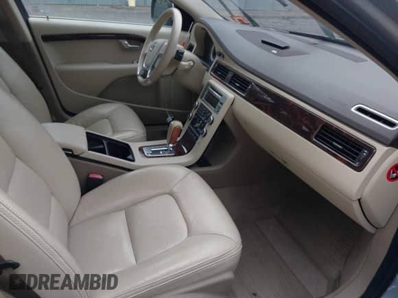 2010 Volvo XC70 3.0T with VIN YV4992BZ1A1089929, listed as a IAAI auction lot 42447202 with 156,077 mi miles and . Bid and sale history available at DreamBid. Image 5.