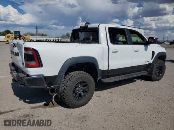 2022 Ram 1500 TRX z VIN 1C6SRFU99NN102201, wystawiony jako Copart lot #69654795 z przebiegiem Nie podano mil oraz Czysty tytuł • Clean title. Historia ofert i sprzedaży dostępna na DreamBid. Obrazek 3.