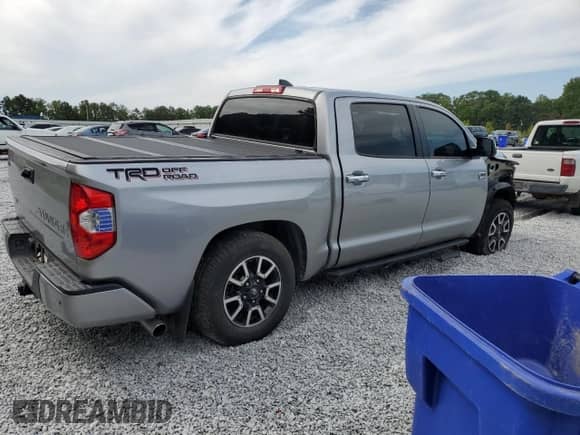 2020 Toyota Tundra Platinum с VIN 5TFGY5F17LX263151, выставлен на аукционе Copart как лот 65772464 с пробегом 104 218 миль миль и Списание • Salvage title. История ставок и продаж доступна на DreamBid. Изображение 3.