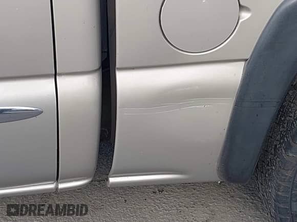 2005 GMC Sierra 1500 SLE z VIN 2GTEC13T451170723, wystawiony jako IAAI lot #43116884 z przebiegiem 222 286 mil mil oraz . Historia ofert i sprzedaży dostępna na DreamBid. Obrazek 18.