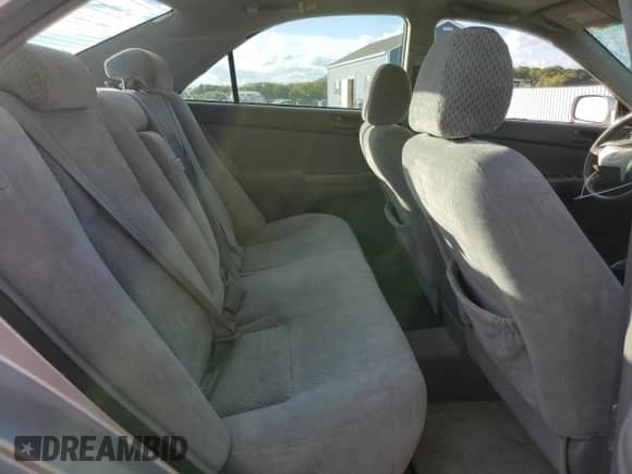 2004 Toyota Camry LE с VIN 4T1BE32KX4U831882, выставлен на аукционе Copart как лот 85110405 с пробегом Не указан миль и Чистый • Clean title. История ставок и продаж доступна на DreamBid. Изображение 10.