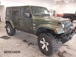2008 Jeep Wrangler Unlimited Sahara z VIN 1J4GA59158L504309, wystawiony jako IAAI lot #43292936 z przebiegiem 147 545 mil mil oraz . Historia ofert i sprzedaży dostępna na DreamBid. Obrazek 1.