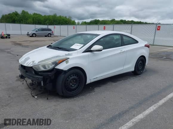 2014 Hyundai Elantra with VIN KMHDH6AH6EU025515, listed as a IAAI auction lot 42166233 with 177,995 mi miles and . Bid and sale history available at DreamBid. Image 18.