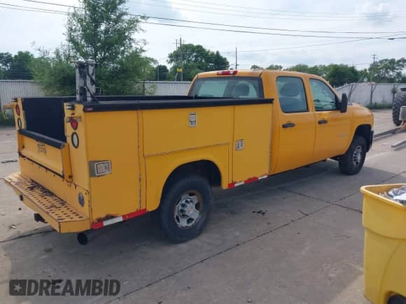 2008 Chevrolet Silverado 2500HD z VIN 1GBHK23658F224144, wystawiony jako IAAI lot #42512936 z przebiegiem 234 333 mil mil oraz . Historia ofert i sprzedaży dostępna na DreamBid. Obrazek 4.