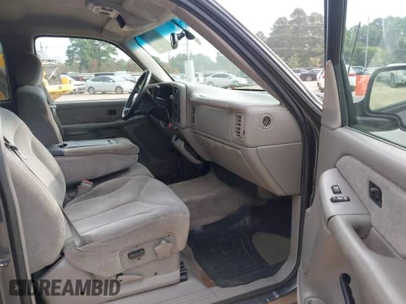 2000 GMC Sierra 1500 SLE with VIN 1GTEC19V0YZ215029, listed as a IAAI auction lot 42897673 with 276,882 mi miles and . Bid and sale history available at DreamBid. Image 5.