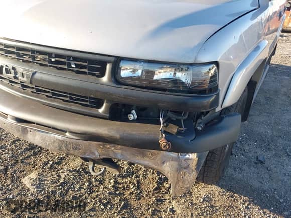 2005 Chevrolet Tahoe LS with VIN 1GNEK13T65J195414, listed as a IAAI auction lot 43409539 with 299,458 mi miles and . Bid and sale history available at DreamBid. Image 6.