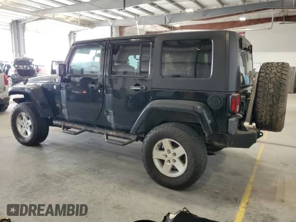 2007 Jeep Wrangler Unlimited Sahara z VIN 1J4GA59117L151310, wystawiony jako Copart lot #84026945 z przebiegiem 132 882 mil mil oraz Czysty tytuł • Clean title. Historia ofert i sprzedaży dostępna na DreamBid. Obrazek 2.