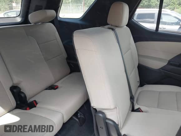 2022 Chevrolet Traverse LS z VIN 1GNEVFKW5NJ100986, wystawiony jako IAAI lot #42254550 z przebiegiem Nie podano mil oraz . Historia ofert i sprzedaży dostępna na DreamBid. Obrazek 8.