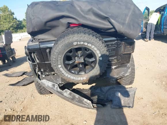 2021 Jeep Wrangler Unlimited 80th Anniversary with VIN 1C4HJXDG5MW514123, listed as a IAAI auction lot 43119876 with 60,640 mi miles and . Bid and sale history available at DreamBid. Image 17.