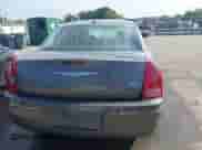 2010 Chrysler 300 Touring z VIN 2C3CA5CV6AH104783, wystawiony jako IAAI lot #42828116 z przebiegiem 256 913 mil mil oraz . Historia ofert i sprzedaży dostępna na DreamBid. Obrazek 16.