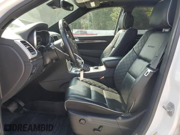 2020 Jeep Grand Cherokee Summit z VIN 1C4RJFJG7LC239471, wystawiony jako Copart lot #70232175 z przebiegiem Nie podano mil oraz Szkoda całkowita • Salvage title. Historia ofert i sprzedaży dostępna na DreamBid. Obrazek 7.