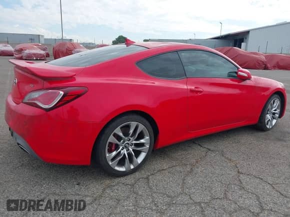 2015 Hyundai Genesis Coupe Ultimate with VIN KMHHU6KJ5FU125279, listed as a IAAI auction lot 39634102 with 57,596 mi miles and . Bid and sale history available at DreamBid. Image 4.