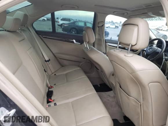 2014 Mercedes-Benz C 250 Sport z VIN WDDGF4HB1EA966388, wystawiony jako Copart lot #87310955 z przebiegiem 85 014 mil mil oraz Czysty tytuł • Clean title. Historia ofert i sprzedaży dostępna na DreamBid. Obrazek 10.