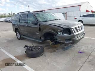 2008 Ford Explorer XLT z VIN 1FMEU63E78UA07399, wystawiony jako IAAI lot #43383595 z przebiegiem 154 551 mil mil oraz . Historia ofert i sprzedaży dostępna na DreamBid. Obrazek 1.