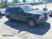 1999 Chevrolet Blazer LT z VIN 1GNDT13W1X2148856, wystawiony jako IAAI lot #42830006 z przebiegiem Nie podano mil oraz . Historia ofert i sprzedaży dostępna na DreamBid. Obrazek 1.