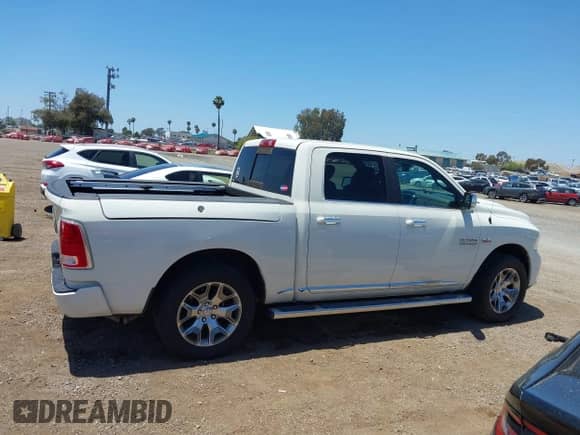 2017 Ram 1500 Limited z VIN 1C6RR7PT0HS560520, wystawiony jako IAAI lot #42294146 z przebiegiem 106 187 mil mil oraz . Historia ofert i sprzedaży dostępna na DreamBid. Obrazek 13.