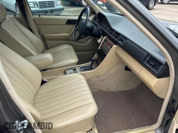 1989 Mercedes-Benz 300 E with VIN WDBEA30D2KB022367, listed as a Copart auction lot 60087495 with 76,930 mi miles and Clean title. Bid and sale history available at DreamBid. Image 5.