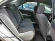 2006 Toyota Camry LE z VIN 4T1BE32KX6U146056, wystawiony jako Copart lot #63204915 z przebiegiem 141 361 mil mil oraz Szkoda całkowita • Salvage title. Historia ofert i sprzedaży dostępna na DreamBid. Obrazek 10.