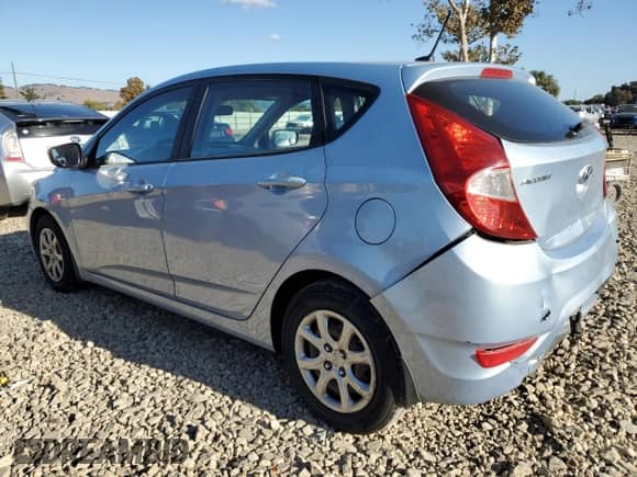 2013 Hyundai Accent GS z VIN KMHCT5AE1DU078986, wystawiony jako Copart lot #82392125 z przebiegiem 225 674 mil mil oraz Szkoda całkowita • Salvage title. Historia ofert i sprzedaży dostępna na DreamBid. Obrazek 2.