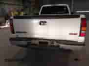 2005 GMC Sierra 1500 Work Truck z VIN 1GTEC14XX5Z120398, wystawiony jako IAAI lot #41889905 z przebiegiem 201 414 mil mil oraz . Historia ofert i sprzedaży dostępna na DreamBid. Obrazek 15.