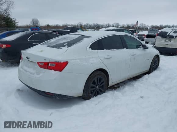 2016 Chevrolet Malibu LT z VIN 1G1ZE5ST0GF322490, wystawiony jako IAAI lot #41209750 z przebiegiem 92 219 mil mil oraz . Historia ofert i sprzedaży dostępna na DreamBid. Obrazek 4.