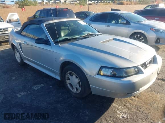 2000 Ford Mustang with VIN 1FAFP444XYF248863, listed as a IAAI auction lot 43485043 with 211,722 mi miles and . Bid and sale history available at DreamBid. Image 1.