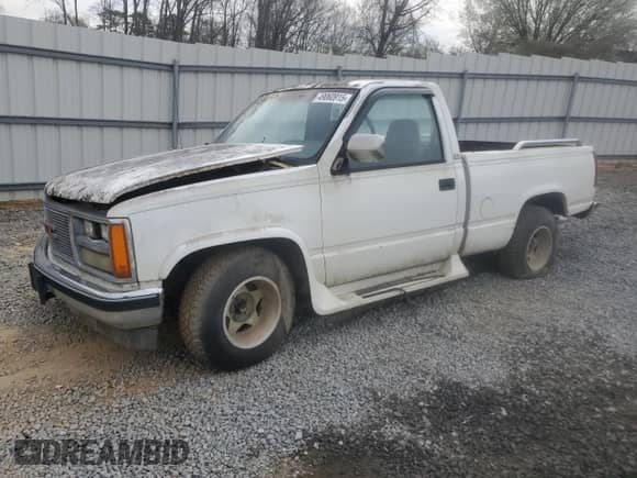 1989 GMC Sierra 1500 z VIN 1GTDC14K0KZ509336, wystawiony jako Copart lot #49060915 z przebiegiem 143 685 mil mil oraz Czysty tytuł • Clean title. Historia ofert i sprzedaży dostępna na DreamBid. Obrazek 1.