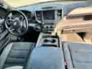 2022 Ram 1500 Big Horn z VIN 1C6RREBGXNN273503, wystawiony jako Copart lot #71997555 z przebiegiem Nie podano mil oraz Nie do naprawy • Non repairable. Historia ofert i sprzedaży dostępna na DreamBid. Obrazek 9.