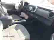 2016 Toyota Tacoma SR5 с VIN 5TFAX5GN7GX052127, выставлен на аукционе IAAI как лот 42576441 с пробегом 153 012 миль миль и . История ставок и продаж доступна на DreamBid. Изображение 5.
