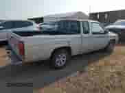 1996 Nissan Frontier XE z VIN 1N6SD16S8TC351606, wystawiony jako Copart lot #67078455 z przebiegiem 257 988 mil mil oraz Szkoda całkowita • Salvage title. Historia ofert i sprzedaży dostępna na DreamBid. Obrazek 3.