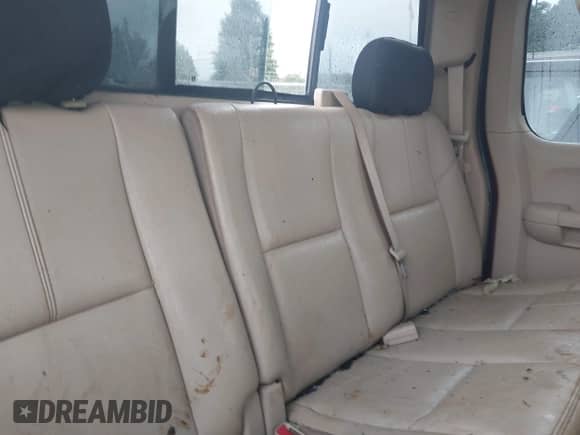 2007 Chevrolet Silverado 2500HD Work Truck z VIN 1GCHK29K07E512335, wystawiony jako IAAI lot #42687129 z przebiegiem 284 147 mil mil oraz . Historia ofert i sprzedaży dostępna na DreamBid. Obrazek 8.