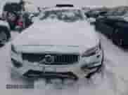 2020 Volvo S60 Inscription z VIN 7JRA22TL3LG033166, wystawiony jako Copart lot #38000784 z przebiegiem Nie podano mil oraz . Historia ofert i sprzedaży dostępna na DreamBid. Obrazek 5.