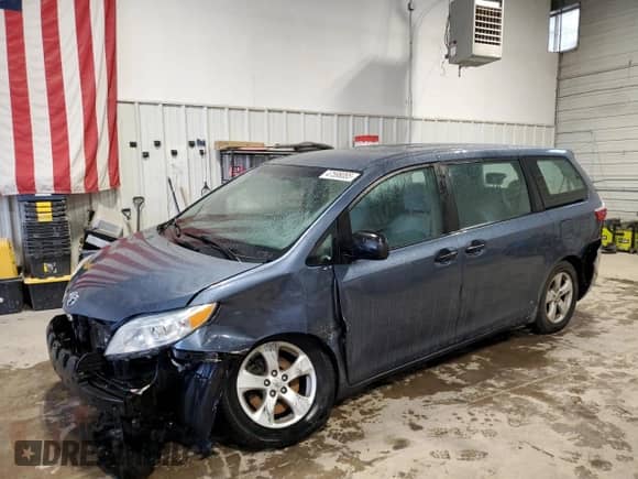 2015 Toyota Sienna L with VIN 5TDZK3DC6FS644020, listed as a Copart auction lot 47598085 with 115,147 mi miles and Salvage title. Bid and sale history available at DreamBid. Image 1.