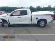 2012 Toyota Tundra z VIN 5TFRU5F17CX027958, wystawiony jako IAAI lot #42690061 z przebiegiem 228 438 mil mil oraz . Historia ofert i sprzedaży dostępna na DreamBid. Obrazek 14.