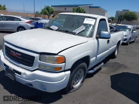 2005 GMC Sierra 1500 Work Truck z VIN 1GTEC14VX5Z164609, wystawiony jako IAAI lot #42687800 z przebiegiem 115 621 mil mil oraz . Historia ofert i sprzedaży dostępna na DreamBid. Obrazek 2.