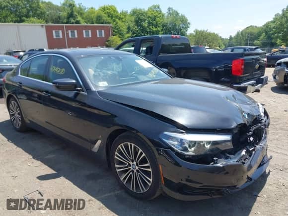 2019 BMW 5 Series 530e xDrive z VIN WBAJB1C53KB375221, wystawiony jako IAAI lot #42497010 z przebiegiem 71 574 mil mil oraz . Historia ofert i sprzedaży dostępna na DreamBid. Obrazek 1.