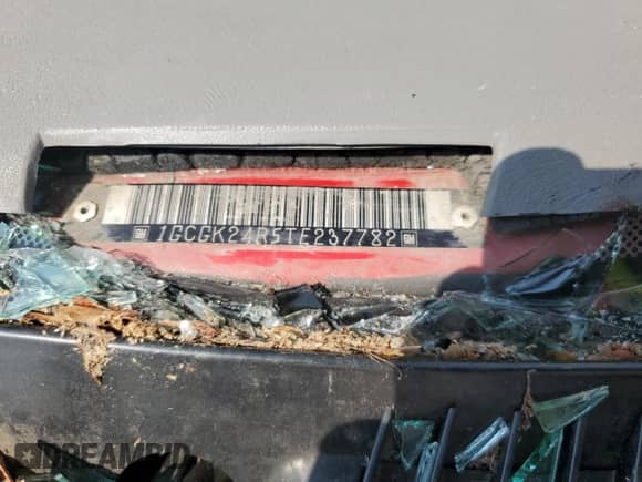1996 Chevrolet Silverado 2500 с VIN 1GCGK24R5TE237782, выставлен на аукционе Copart как лот 62363975 с пробегом 193 992 миль миль и Чистый • Clean title. История ставок и продаж доступна на DreamBid. Изображение 13.