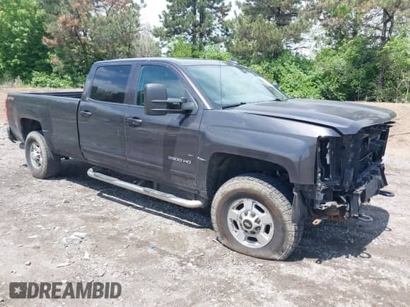 2015 Chevrolet Silverado 2500HD LT z VIN 1GC1KVE82FF572185, wystawiony jako IAAI lot #42207194 z przebiegiem 245 109 mil mil oraz . Historia ofert i sprzedaży dostępna na DreamBid. Obrazek 1.