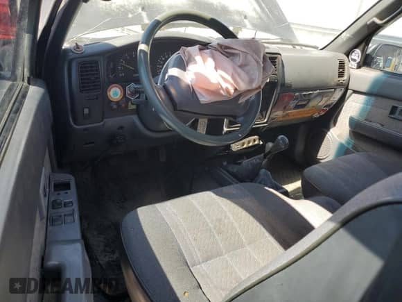 1996 Toyota Tacoma z VIN 4TAWN72NXTZ109252, wystawiony jako Copart lot #67589495 z przebiegiem 292 917 mil mil oraz Szkoda całkowita • Salvage title. Historia ofert i sprzedaży dostępna na DreamBid. Obrazek 8.