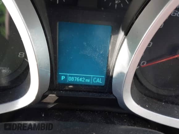 2013 Chevrolet Equinox LS z VIN 2GNALBEK6D1200044, wystawiony jako IAAI lot #43389097 z przebiegiem 87 642 mil mil oraz . Historia ofert i sprzedaży dostępna na DreamBid. Obrazek 7.