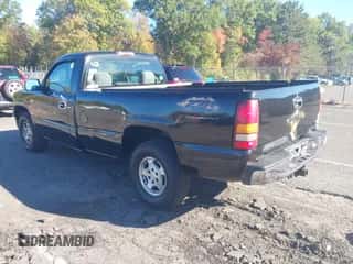 2000 Chevrolet Silverado 1500 z VIN 1GCEK14T2YE137496, wystawiony jako IAAI lot #43428621 z przebiegiem 174 871 mil mil oraz . Historia ofert i sprzedaży dostępna na DreamBid. Obrazek 3.